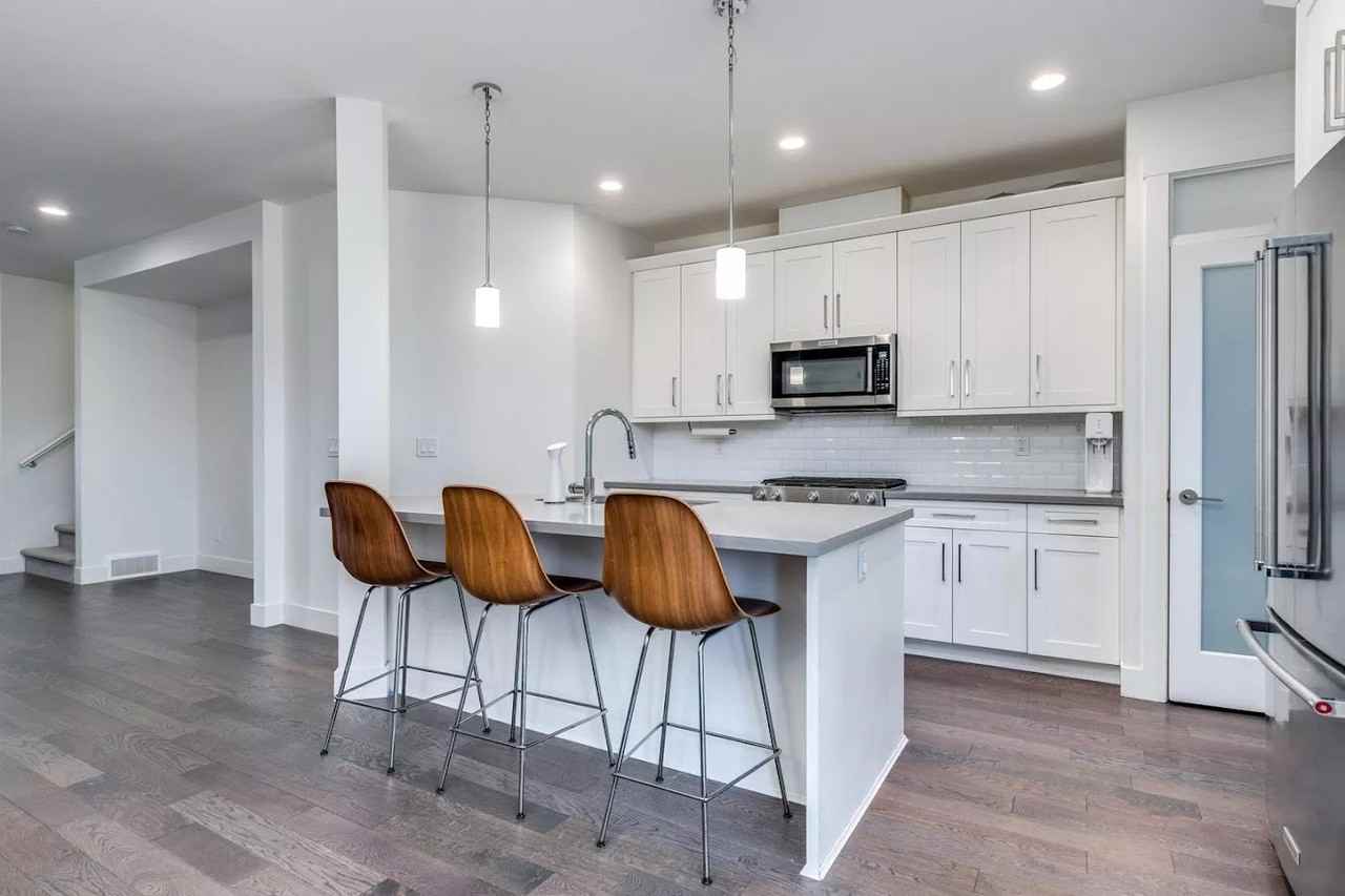 27043 35A Avenue - Photo 6 of 20
