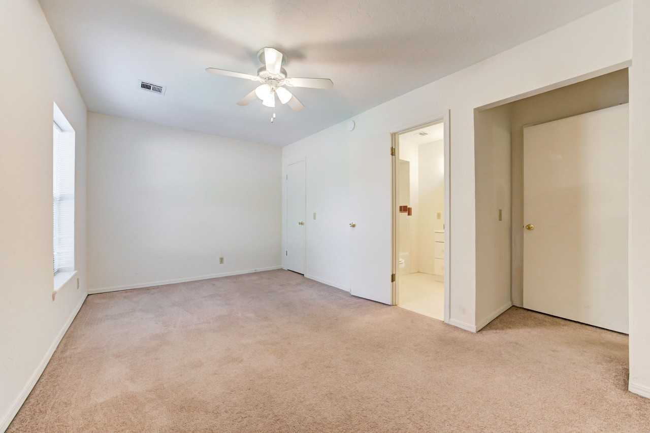 604 S Flood Ave #604 - Photo 5 of 7