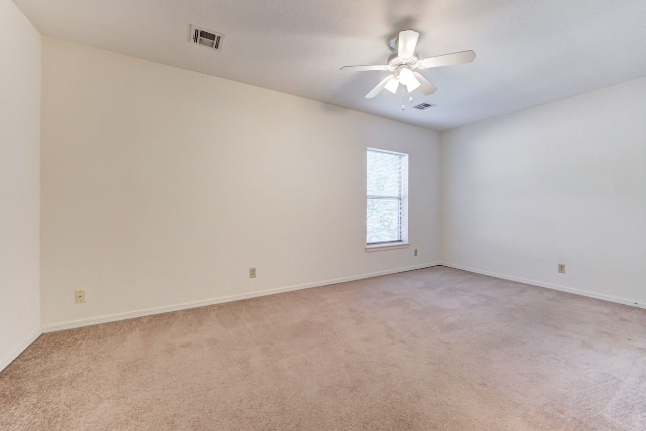 604 S Flood Ave #604 - Photo 7 of 7