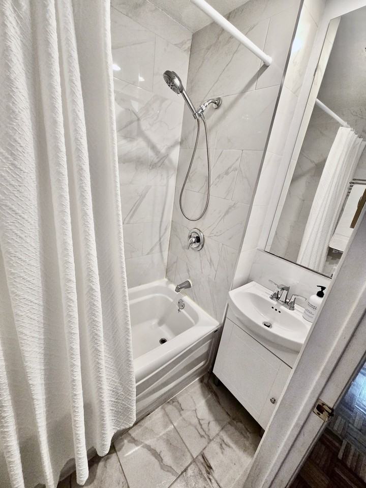 2378 Avenue des Érables - Photo 7 of 10