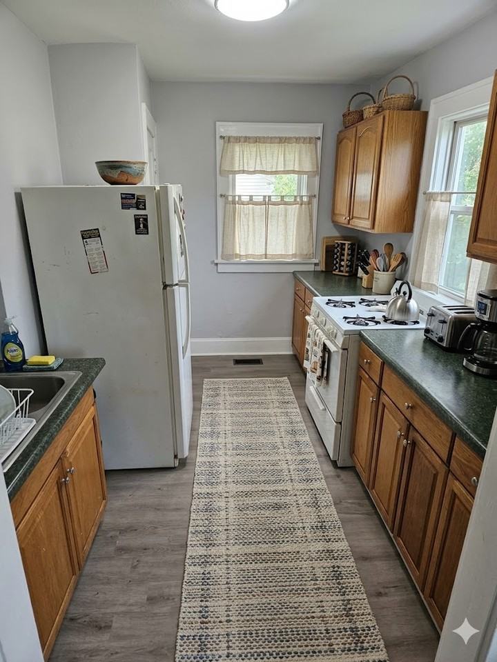 615 Newport Ave #1 - Photo 3 of 6