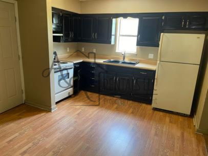 809 W 6th St #1 - Photo 3 of 11