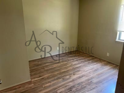 809 W 6th St #1 - Photo 5 of 11