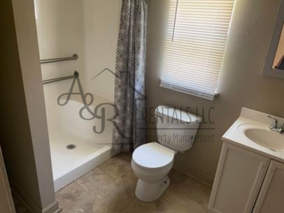 809 W 6th St #1 - Photo 6 of 11