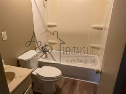809 W 6th St #1 - Photo 7 of 11