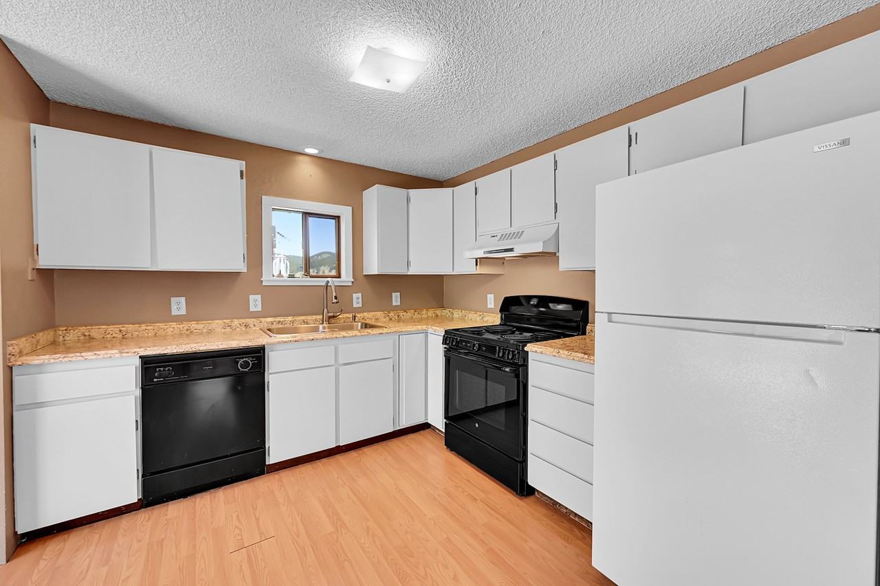 26147 S End Rd Uppr #26147UPPER - Photo 4 of 24