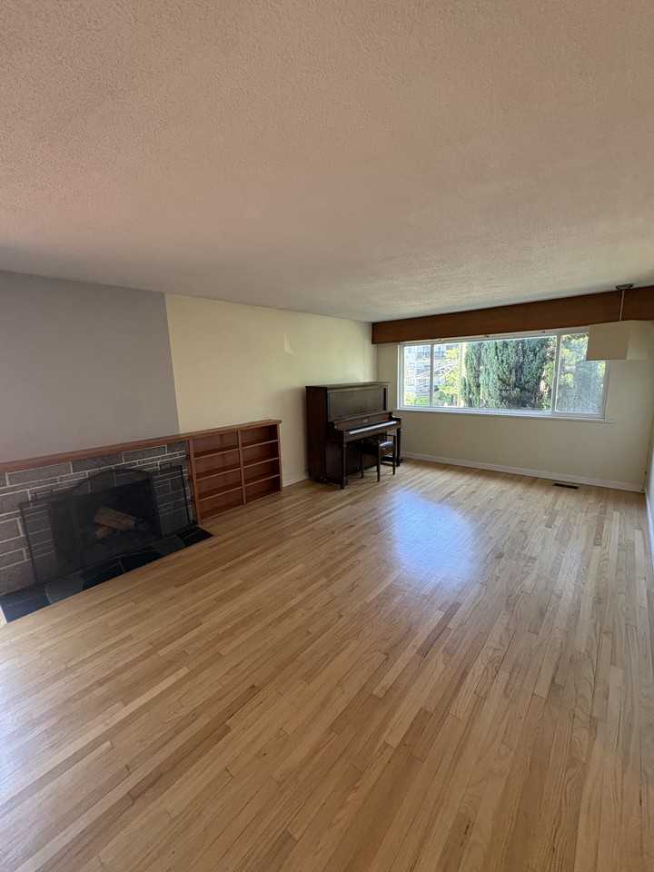 3232 Cook St Uppr - Photo 2 of 13