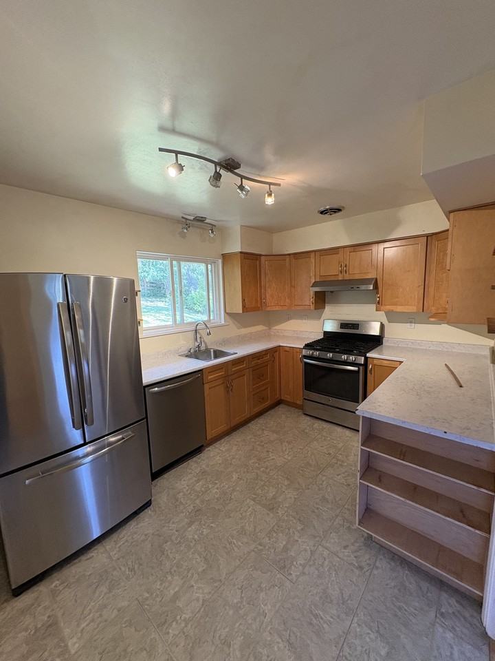 3232 Cook St Uppr - Photo 3 of 13