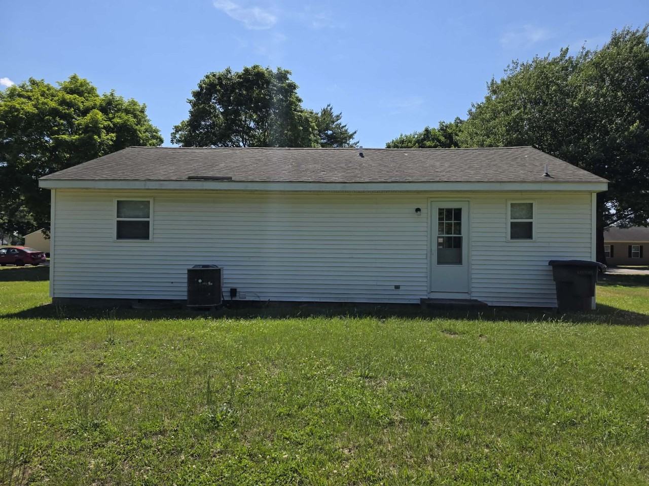 1137 Hillcrest Ave #1 - Photo 4 of 22
