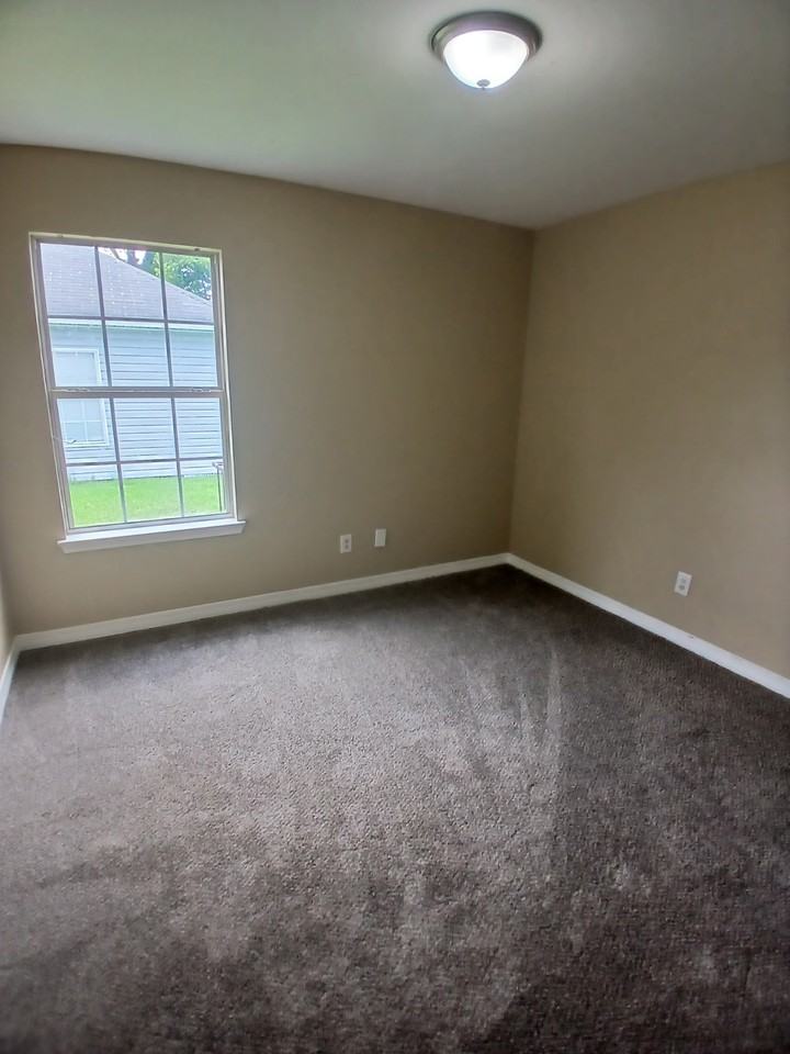 510 Schwarz St #1 - Photo 4 of 8