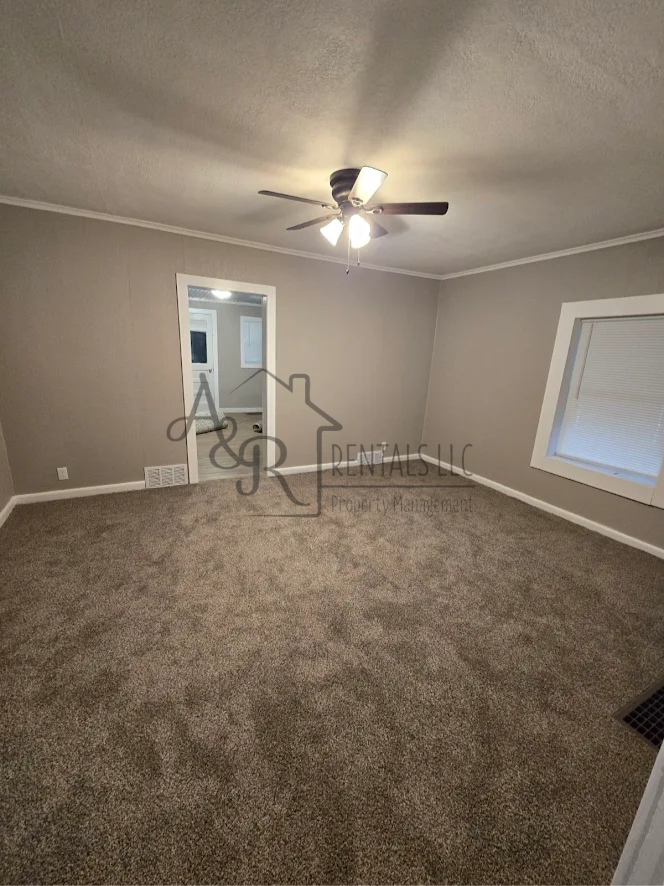 513 E Adams St #1 - Photo 2 of 11