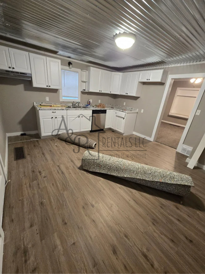 513 E Adams St #1 - Photo 7 of 11