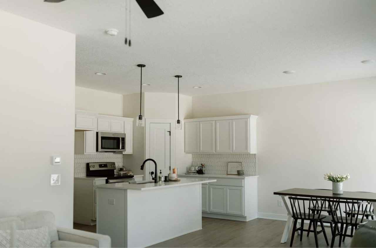 1260 E 28th St #1 - Photo 4 of 15