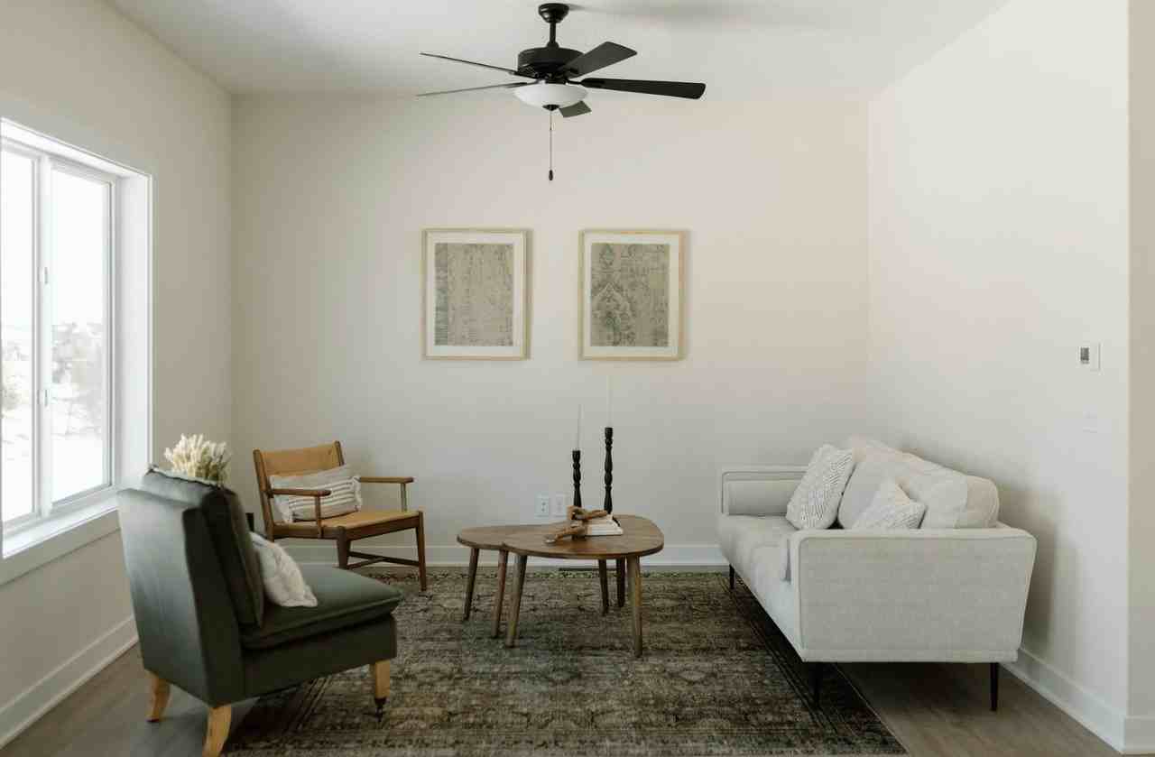 1260 E 28th St #1 - Photo 6 of 15