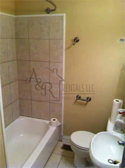 305 E Hudson St #1 - Photo 3 of 11