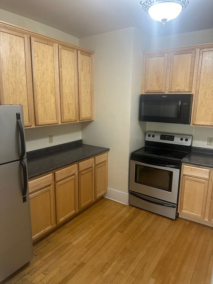 Stratford Apartments - Photo 6 of 10