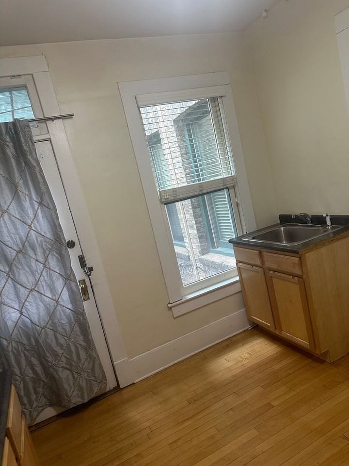 Stratford Apartments - Photo 7 of 10