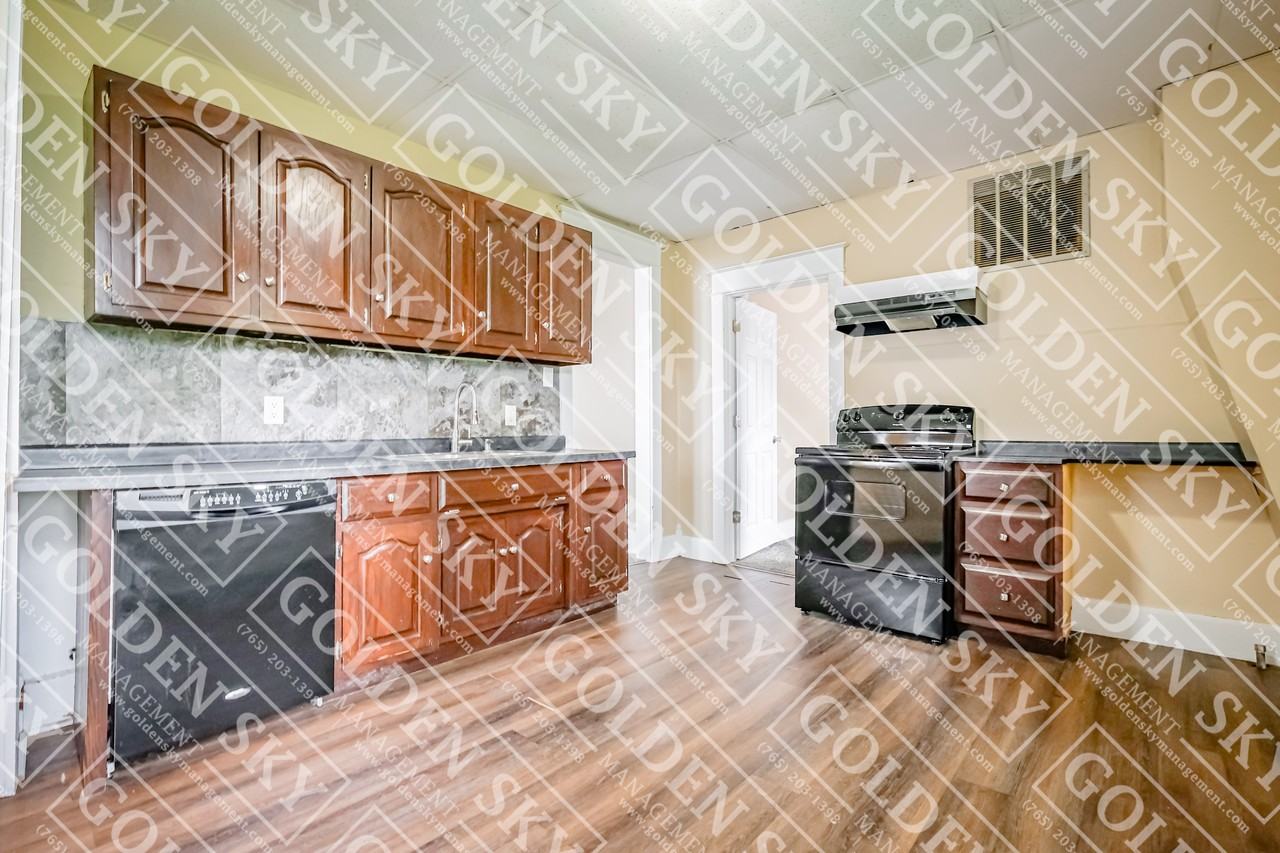 907 S Beacon St #1 - Photo 5 of 10