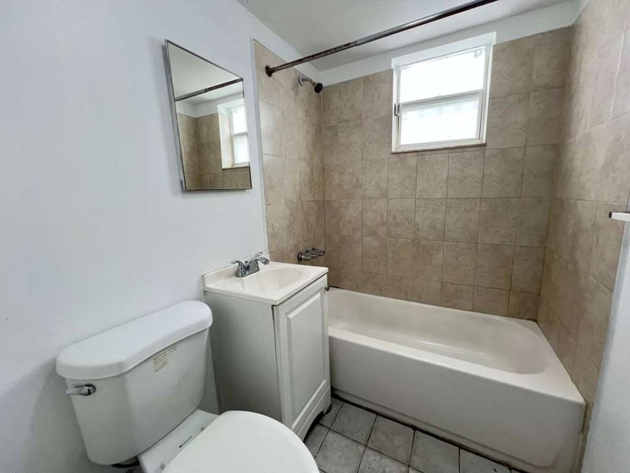 1805 Nw 2nd Ct - Photo 5 of 8