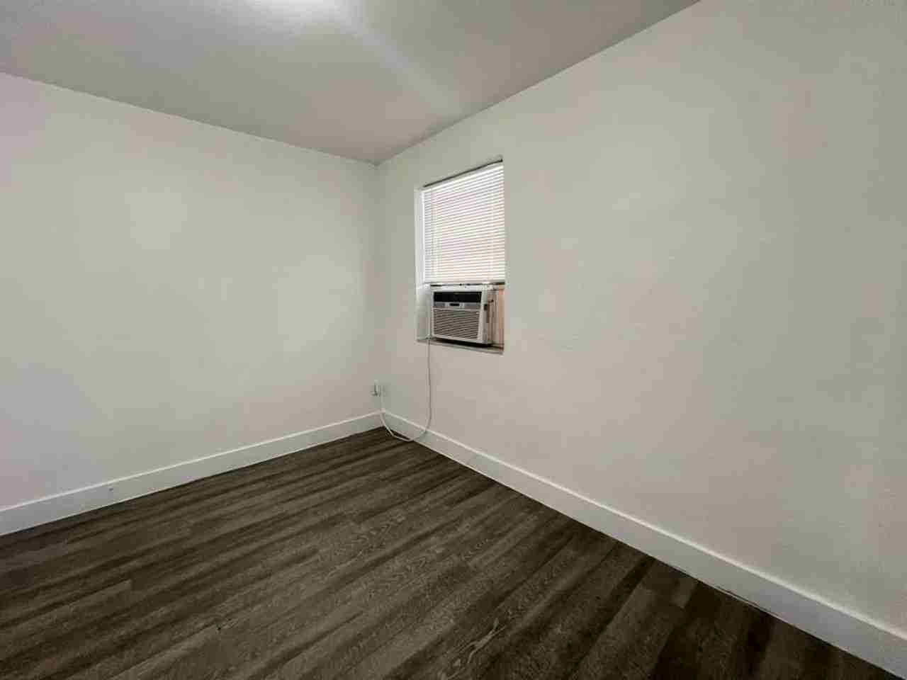 1805 Nw 2nd Ct - Photo 7 of 8