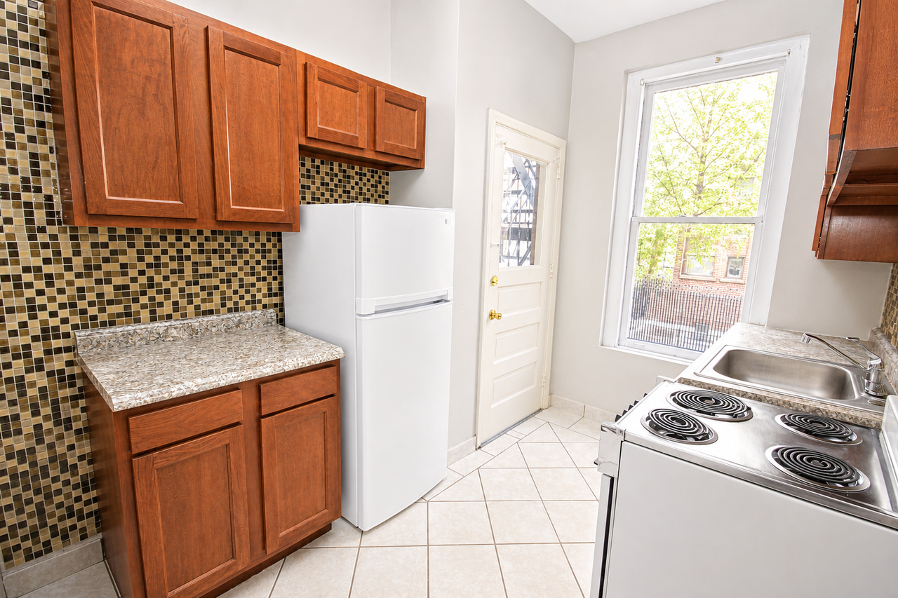 341 SOUTH HIGHLAND AVENUEAPT 5 #5 - Photo 3 of 7