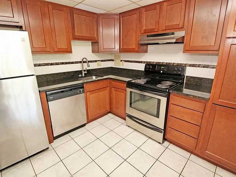 220 SOUTH HOME AVENUEAPT 604 #604 - Photo 3 of 13