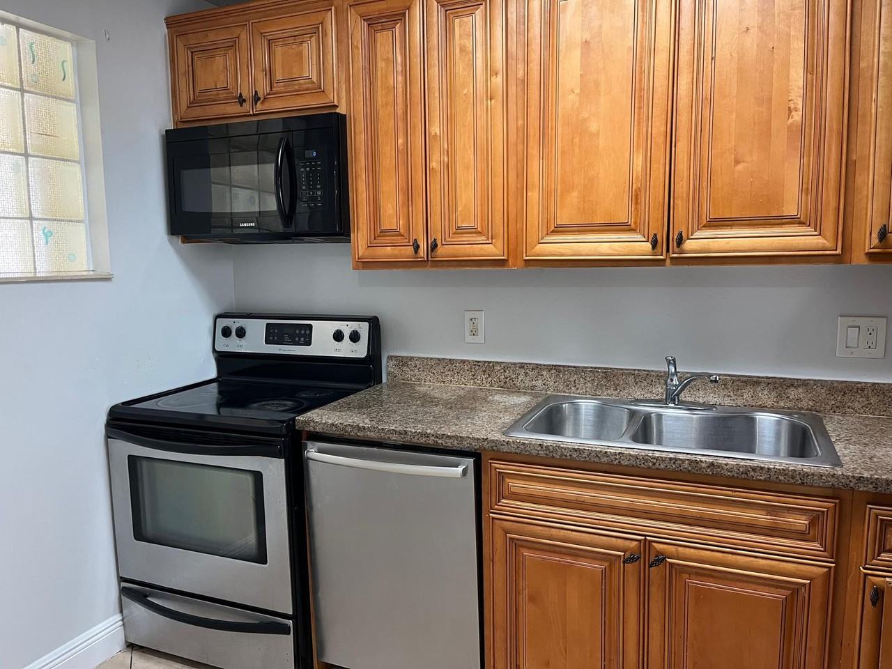 201 Nw 177th St #206 - Photo 3 of 10