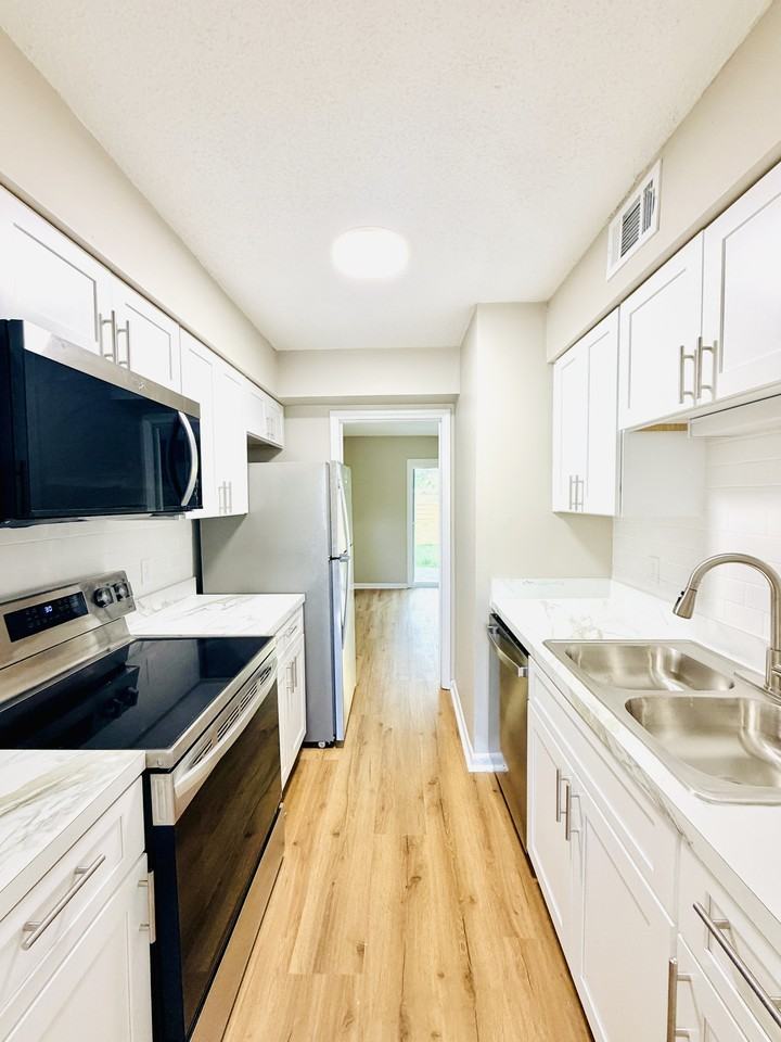 5 Almond Ct #5C - Photo 3 of 22