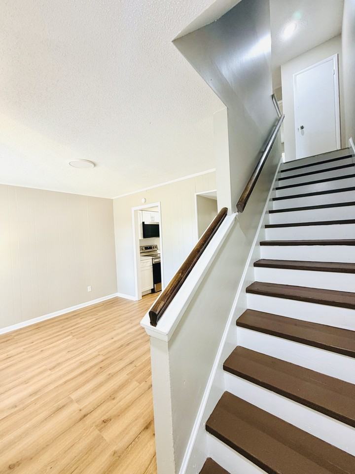 5 Almond Ct #5C - Photo 4 of 22