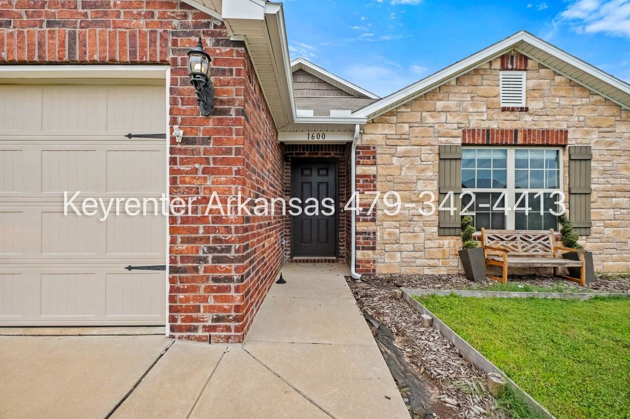 1600 Edinburgh Dr - Photo 3 of 30