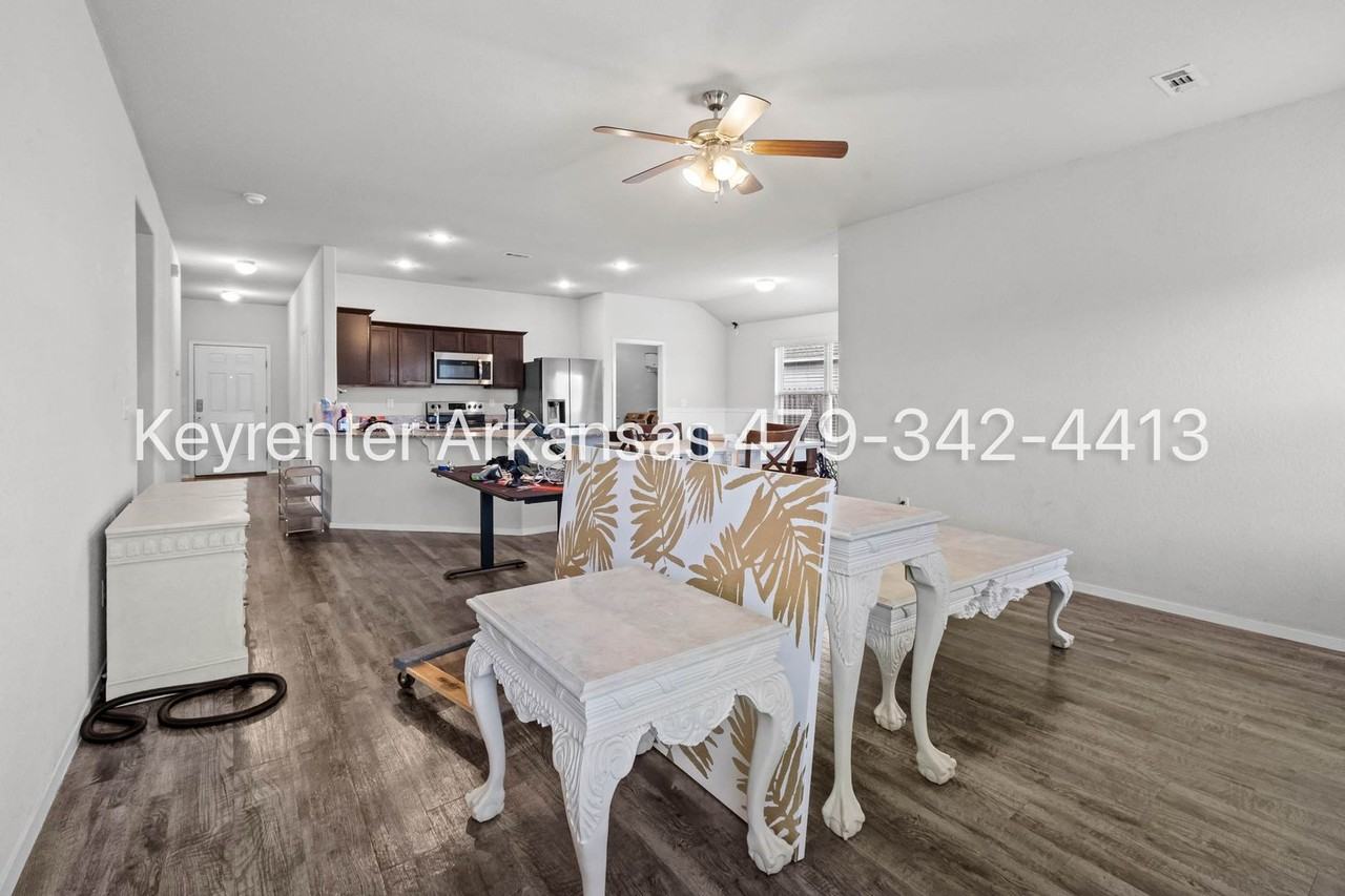 1600 Edinburgh Dr - Photo 4 of 30