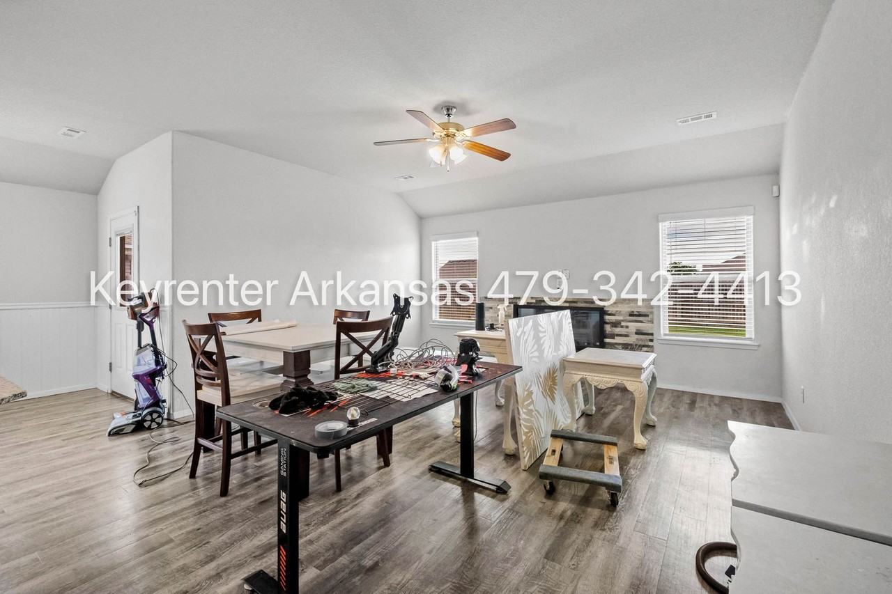 1600 Edinburgh Dr - Photo 5 of 30