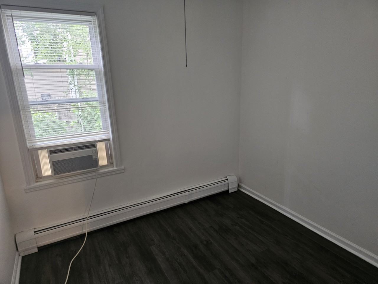 31 Parker Ave Apt 1r #1R - Photo 2 of 12
