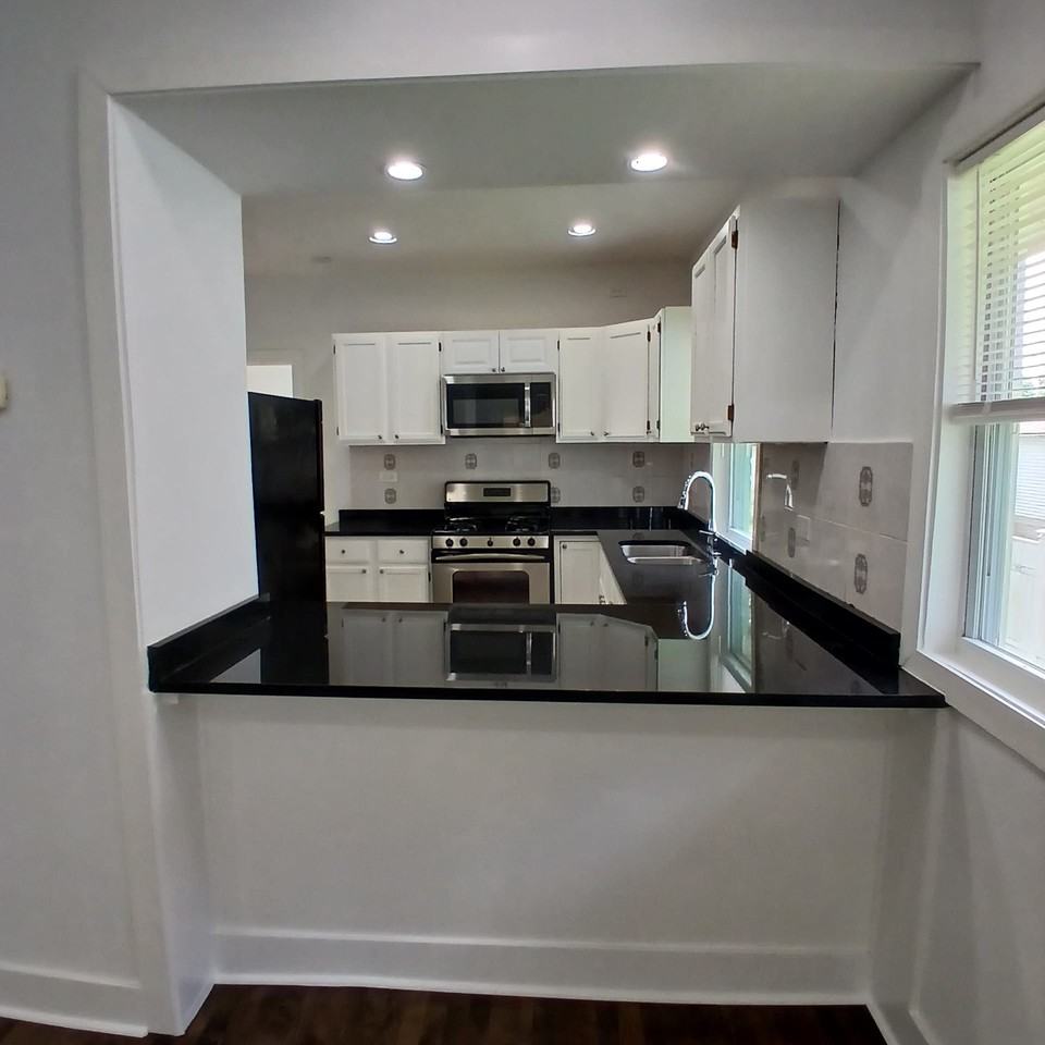 2615 N Newcastle Ave #1 - Photo 4 of 17
