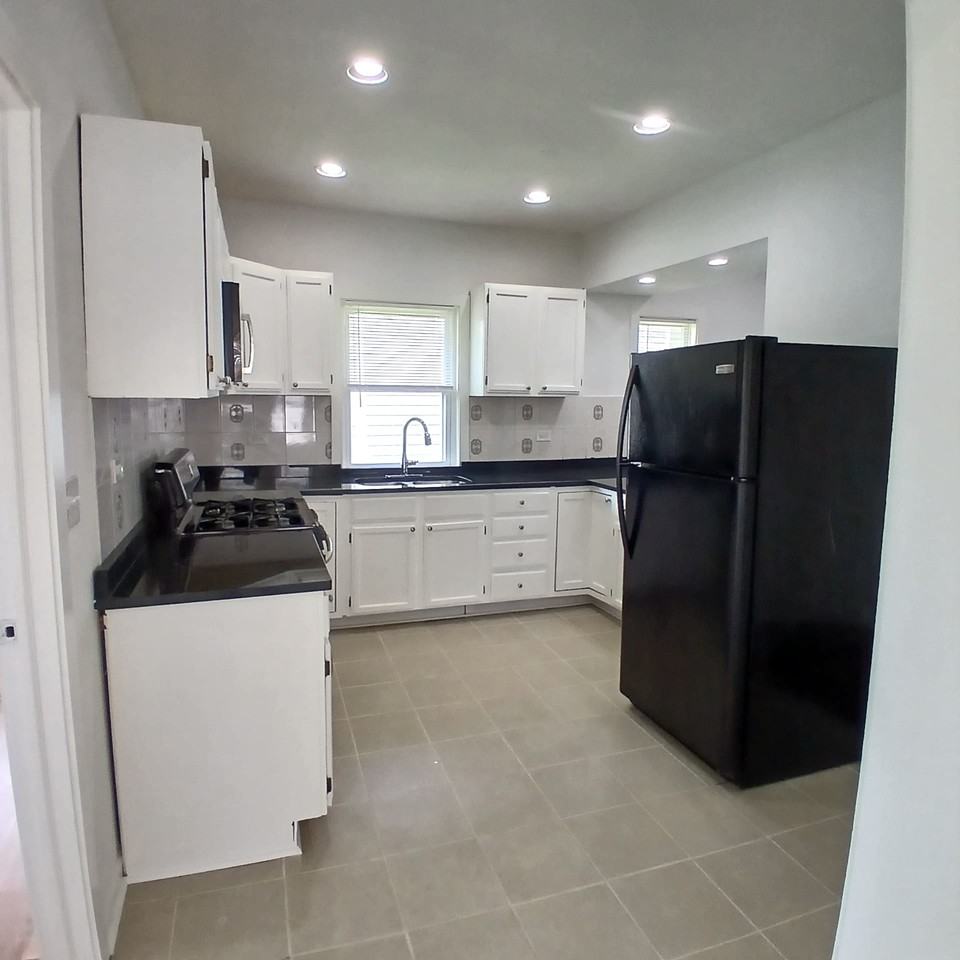 2615 N Newcastle Ave #1 - Photo 5 of 17