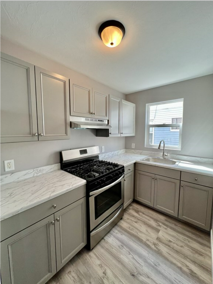 150 Deane St #1 - Photo 5 of 11