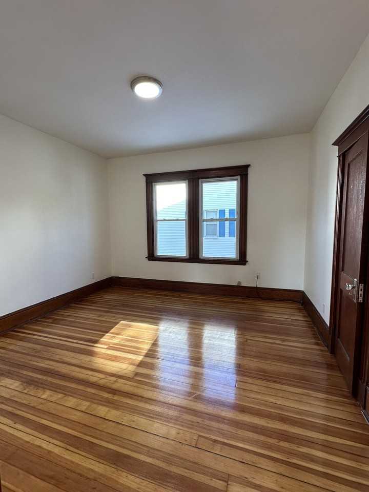 150 Deane St #1 - Photo 7 of 11