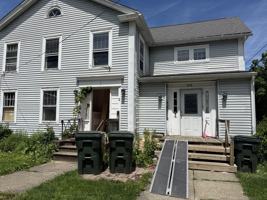 featured image of 209 E 6th St #3