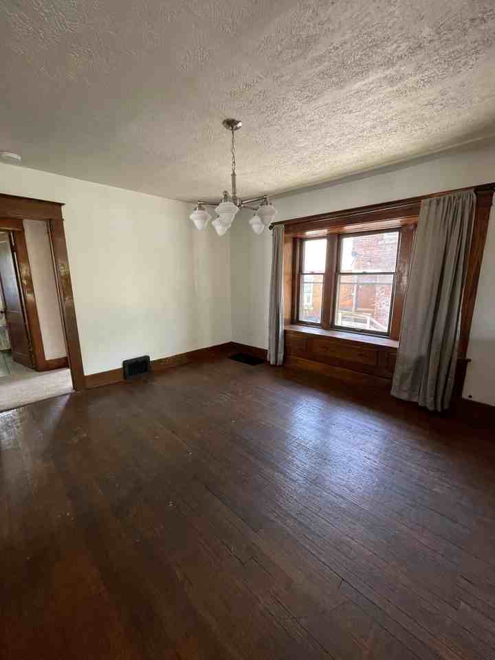 832 N Larch St #3 - Photo 3 of 13