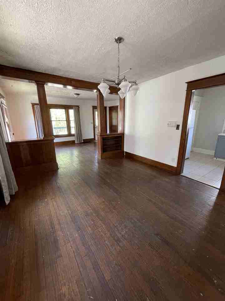 832 N Larch St #3 - Photo 4 of 13