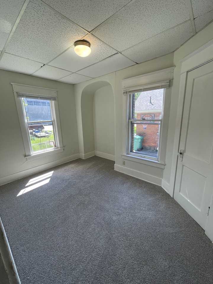 832 N Larch St #3 - Photo 5 of 13