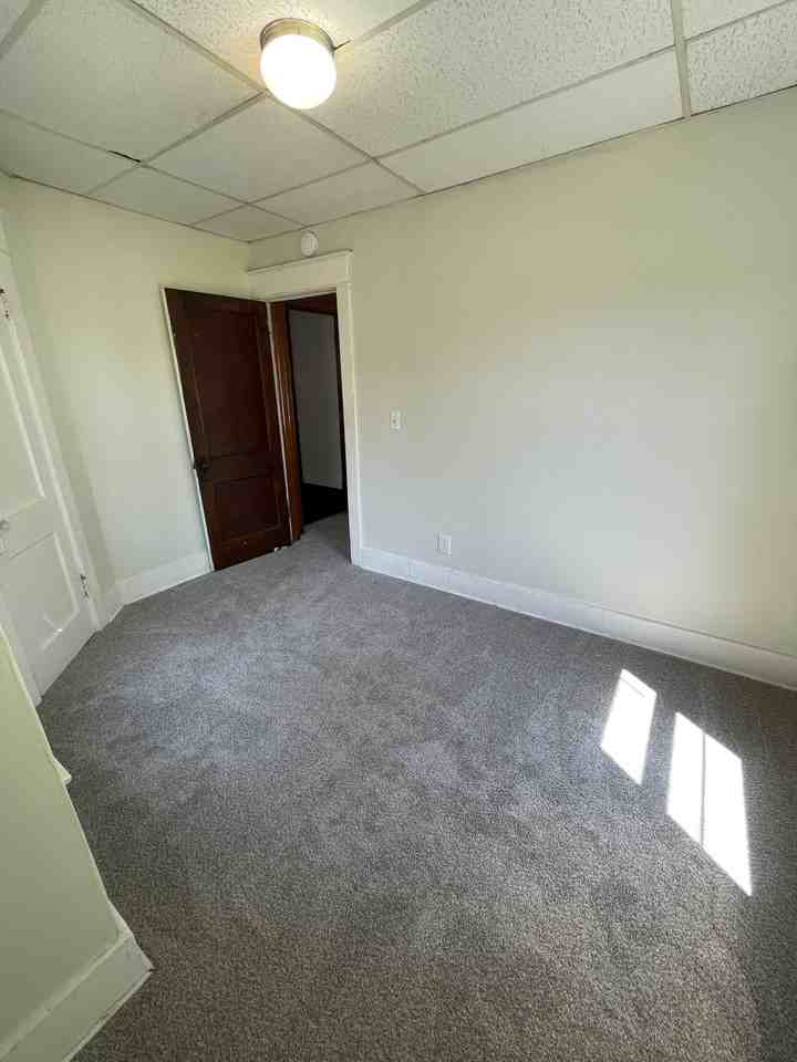 832 N Larch St #3 - Photo 6 of 13