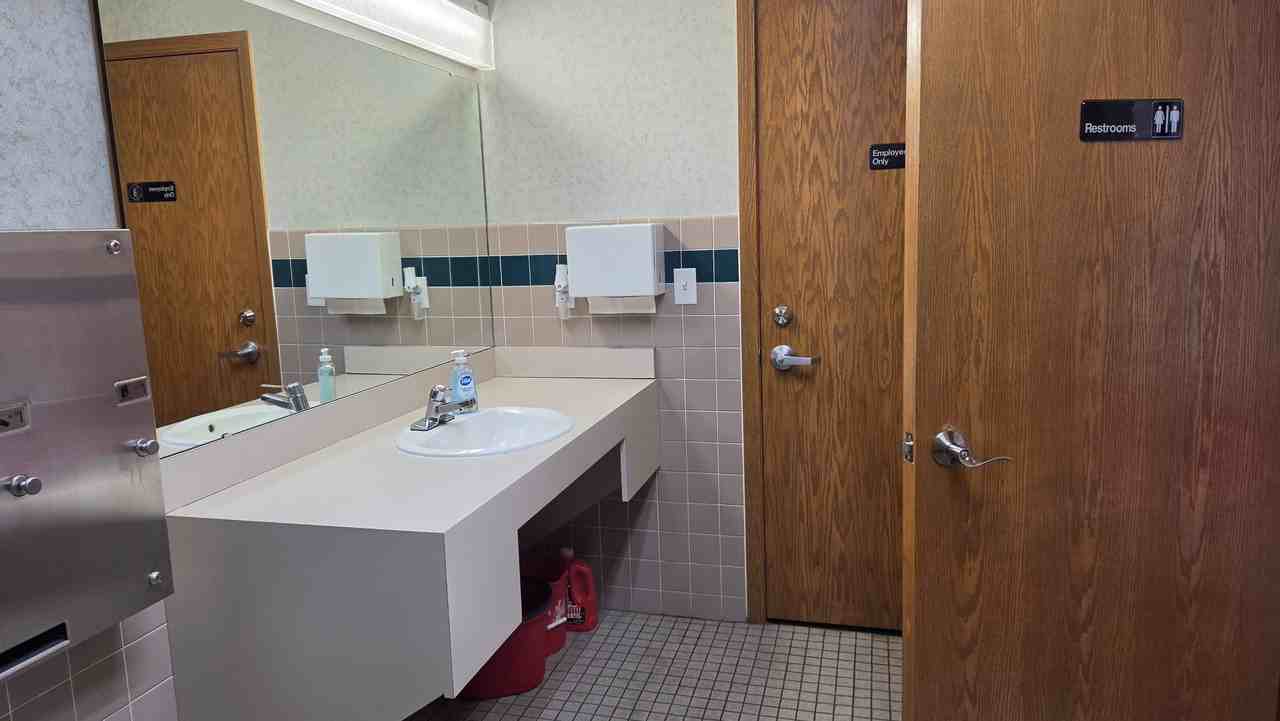 508 N Main St #1 - Photo 5 of 7