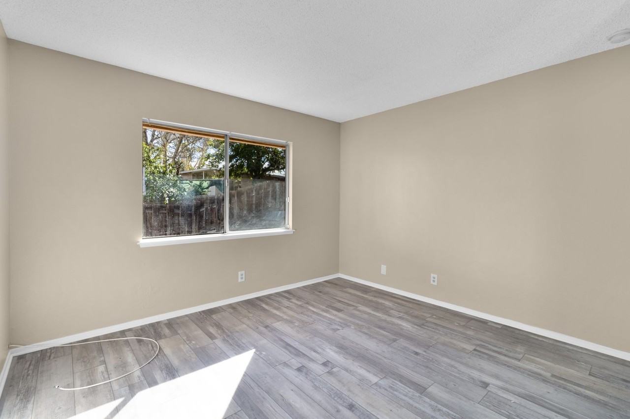 14236 Oxford Pl - Photo 5 of 15
