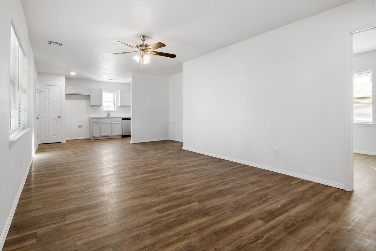 607 W Wisconsin Ave #1 - Photo 3 of 16