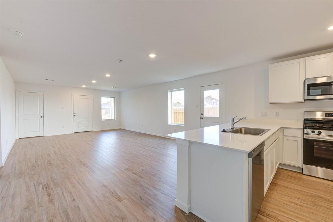 3146 Savannah Rose Dr #1 - Photo 4 of 13
