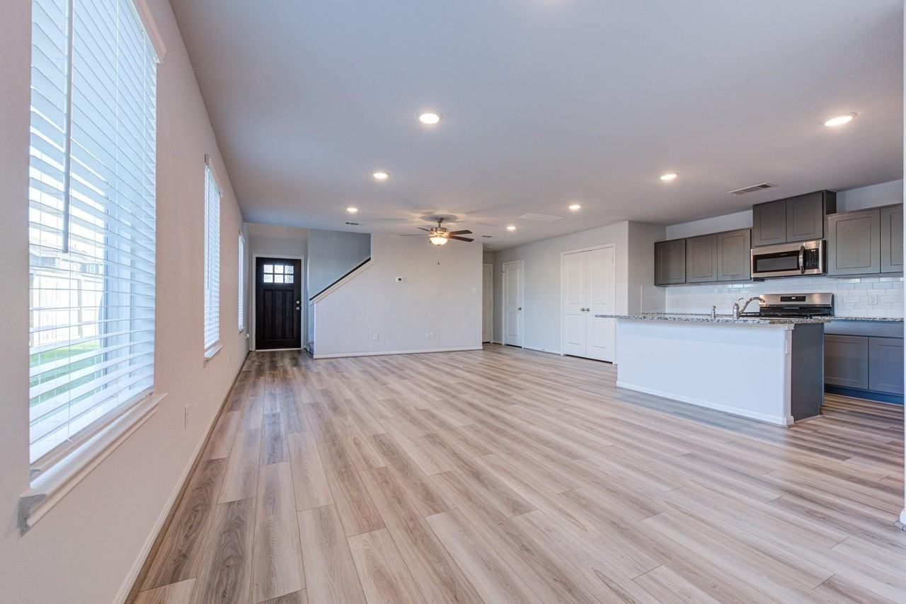 18831 Glenwood Chase Ct #1 - Photo 3 of 18