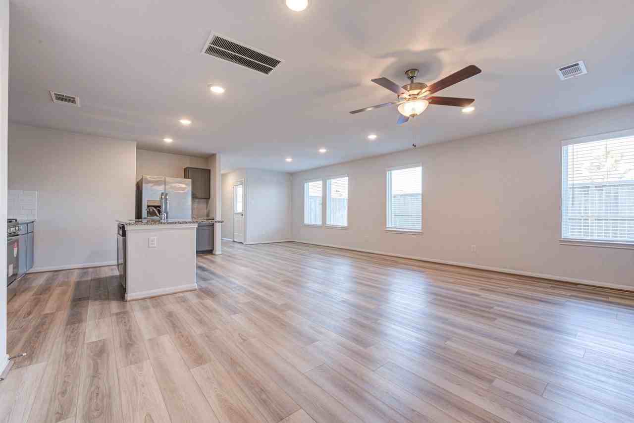18831 Glenwood Chase Ct #1 - Photo 4 of 18