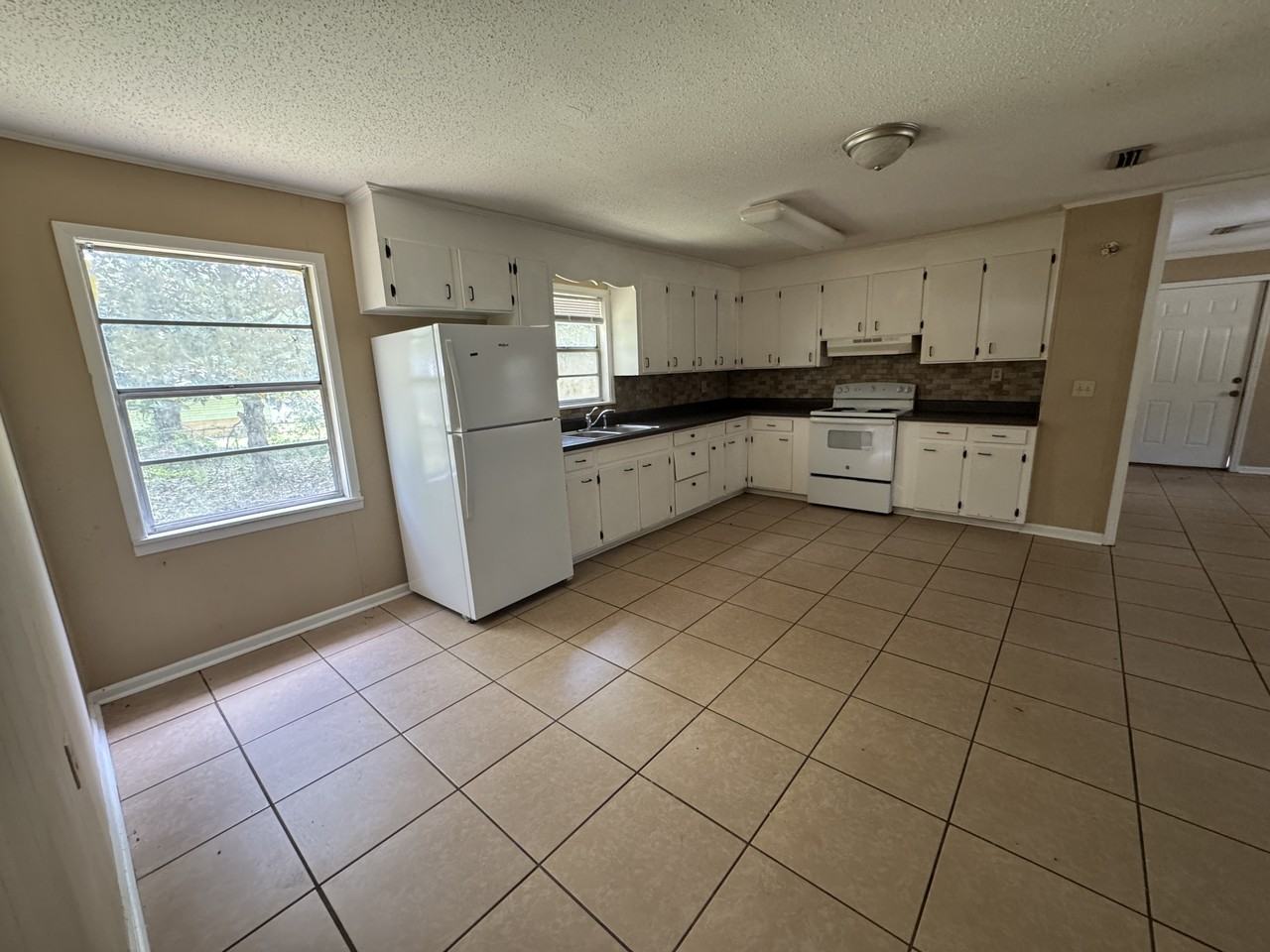 210 Davenport St #1 - Photo 5 of 10