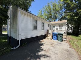 featured image of 658 Smith St #1